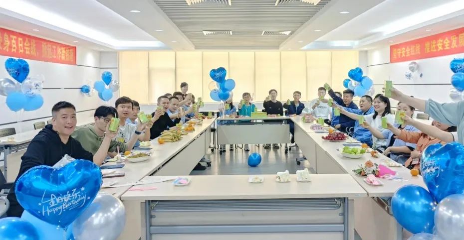 以生日之名，，与你相伴