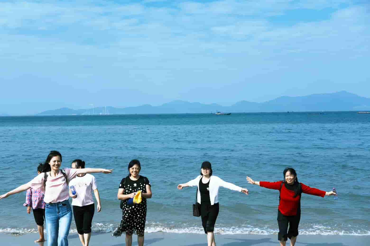 Hailing Island Warm Companions: Witnessed by Mountains and Seas, Growing Together with LONGTEC